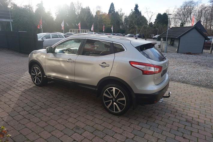 Sølv Nissan Qashqai fra 2016