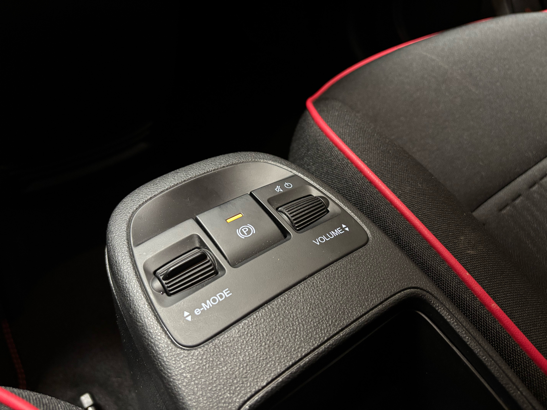 Rød Fiat 500e fra 2023