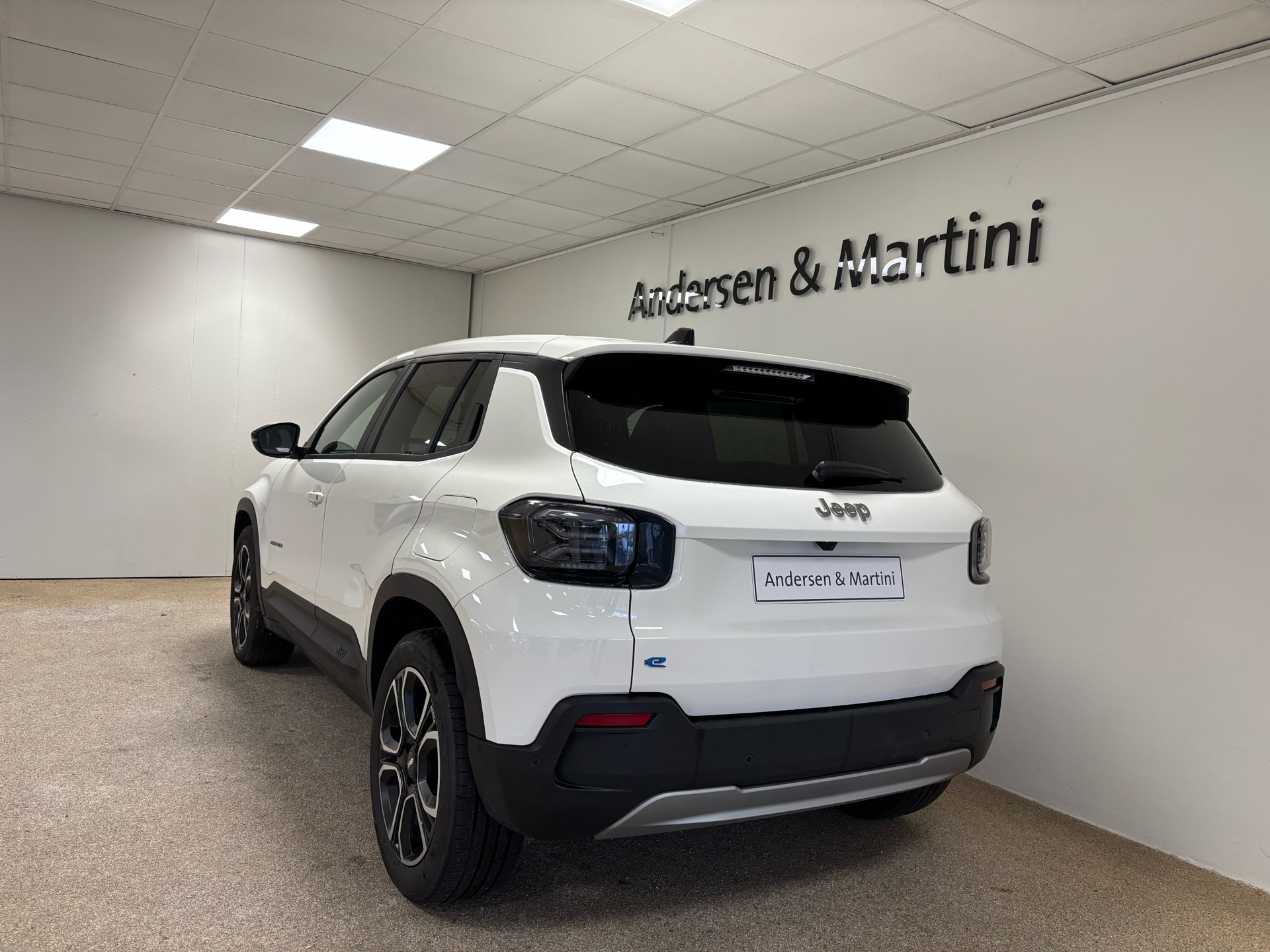 Hvid Jeep Avenger fra 2024