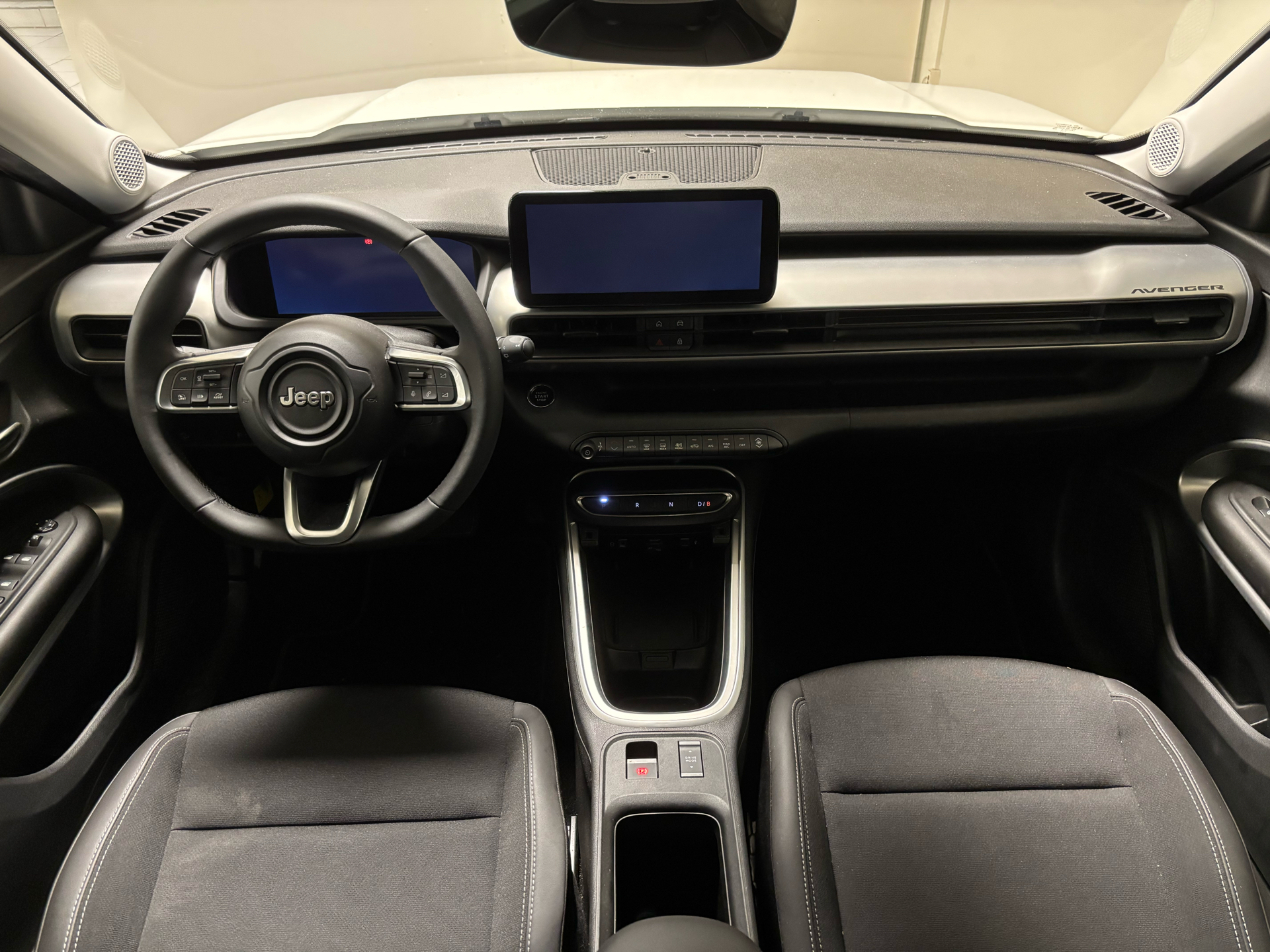 Hvid Jeep Avenger fra 2024
