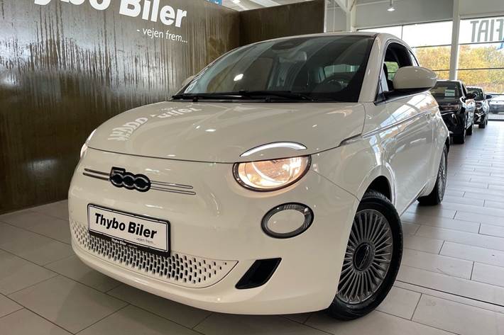 Hvid Fiat 500e fra 2023