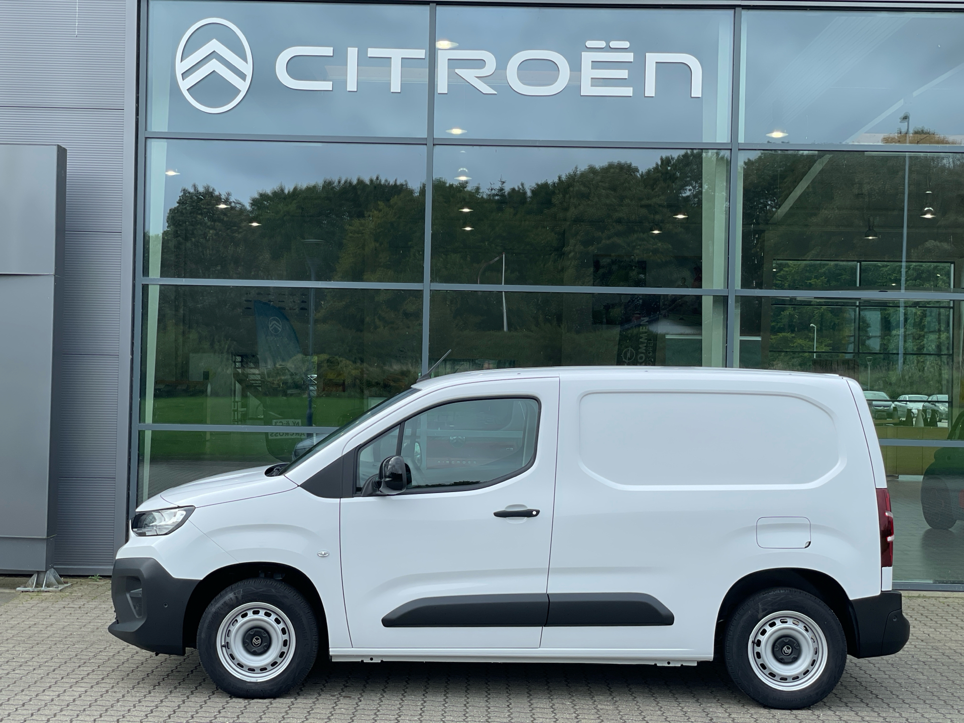 Hvid Citroën Berlingo fra 2025