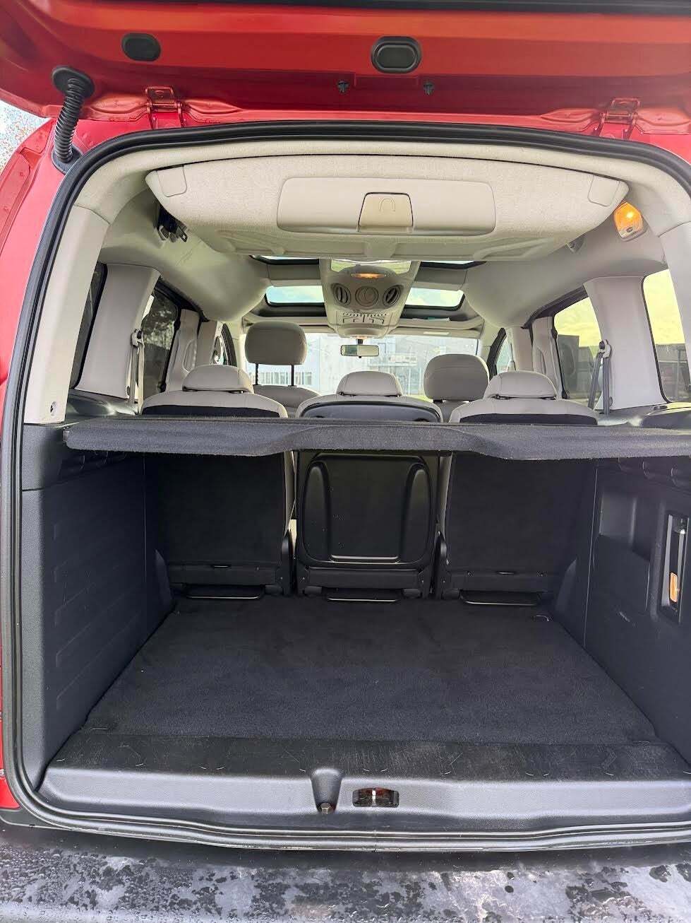 Grå Peugeot Partner Tepee fra 2008