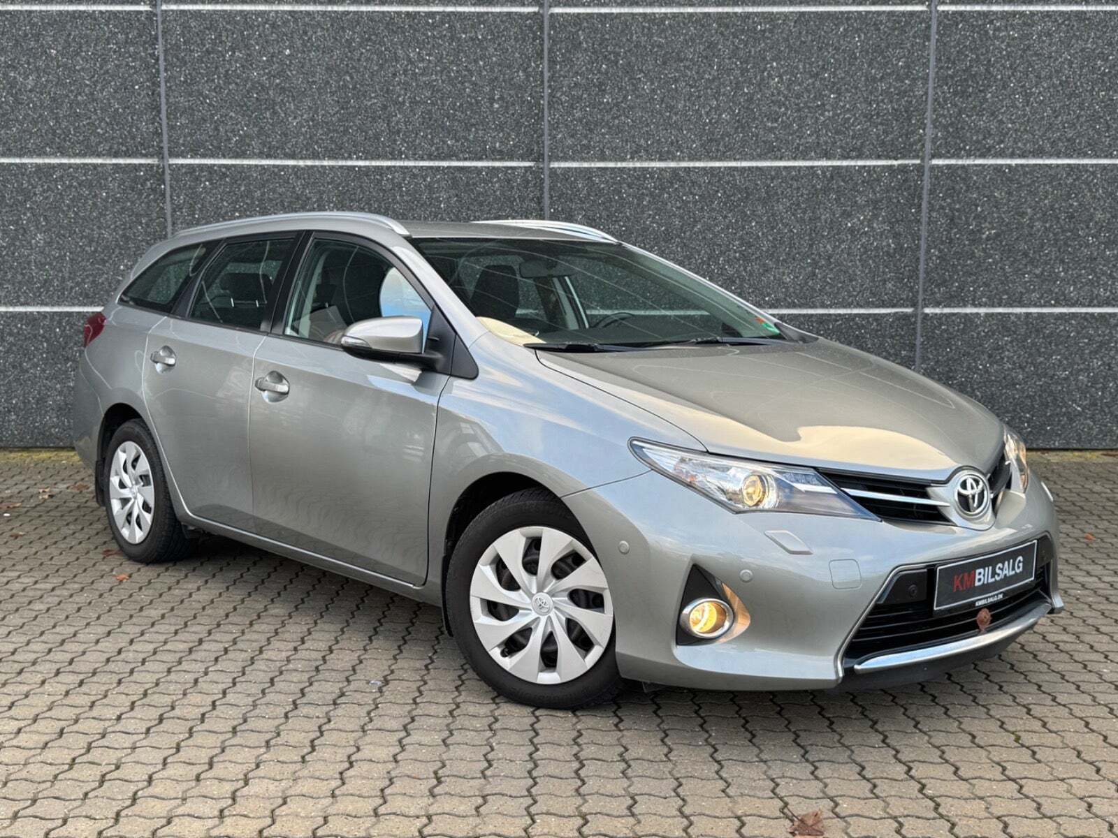 Toyota Auris 1,4 D-4D T2+ Touring Sports