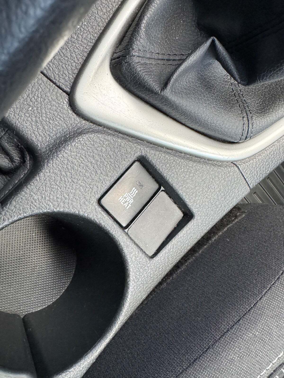 Grå Toyota Auris fra 2013