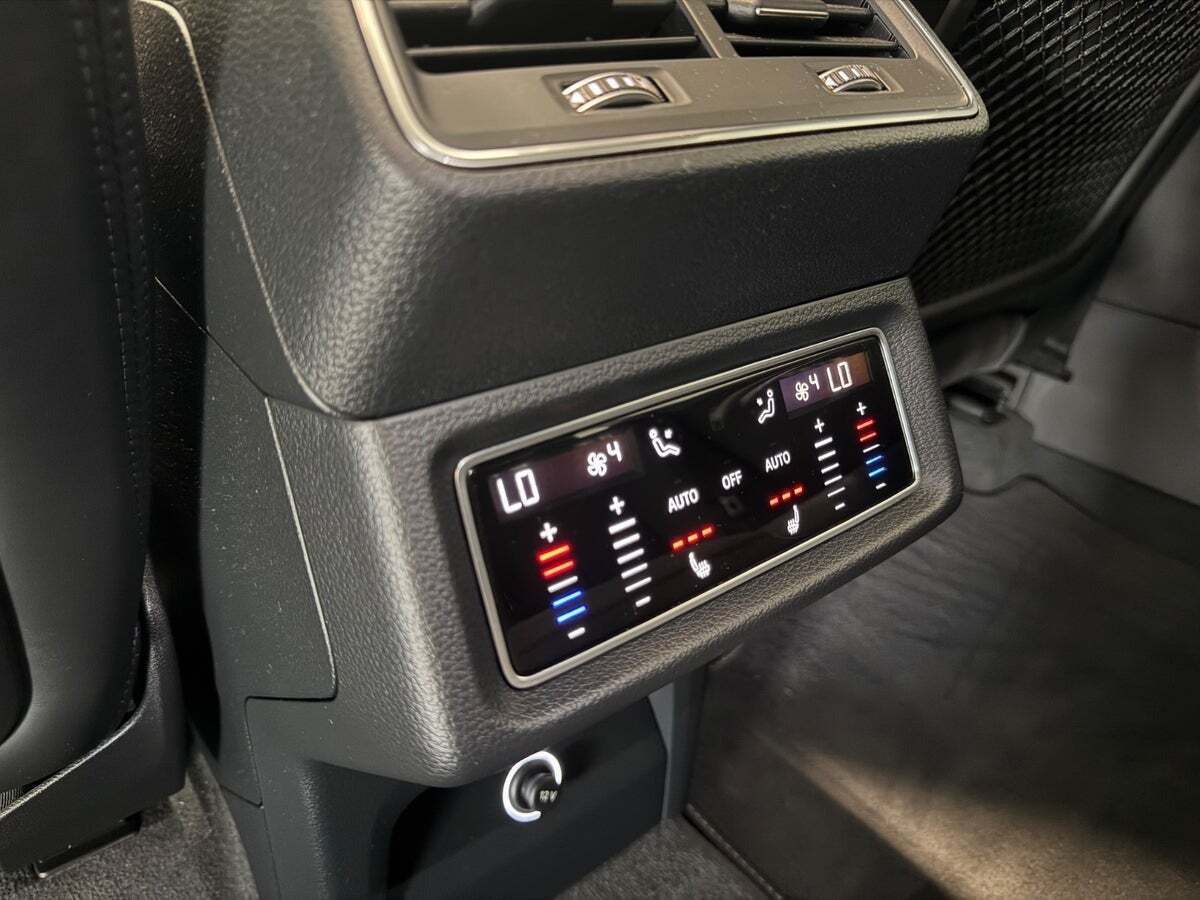 Grå Audi e-tron fra 2019