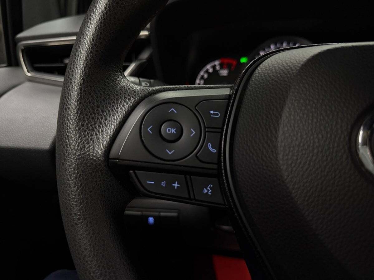 Grå Toyota Corolla fra 2020