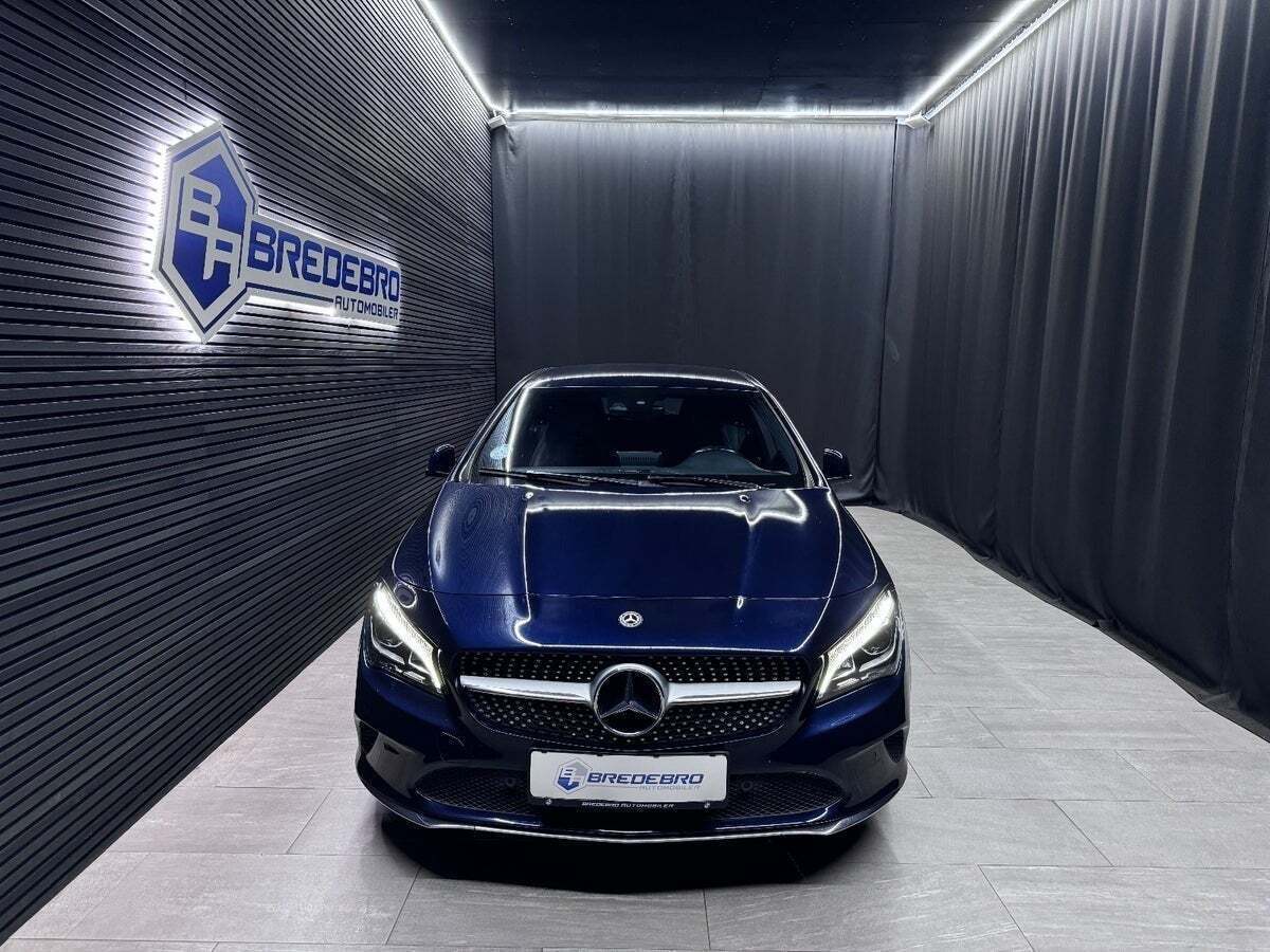 Blå Mercedes CLA200 fra 2018
