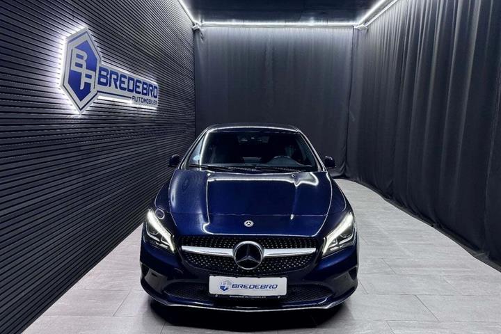 Blå Mercedes CLA200 fra 2018
