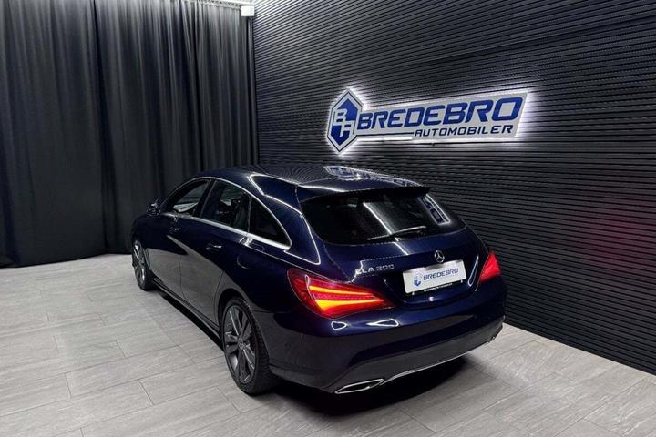 Blå Mercedes CLA200 fra 2018