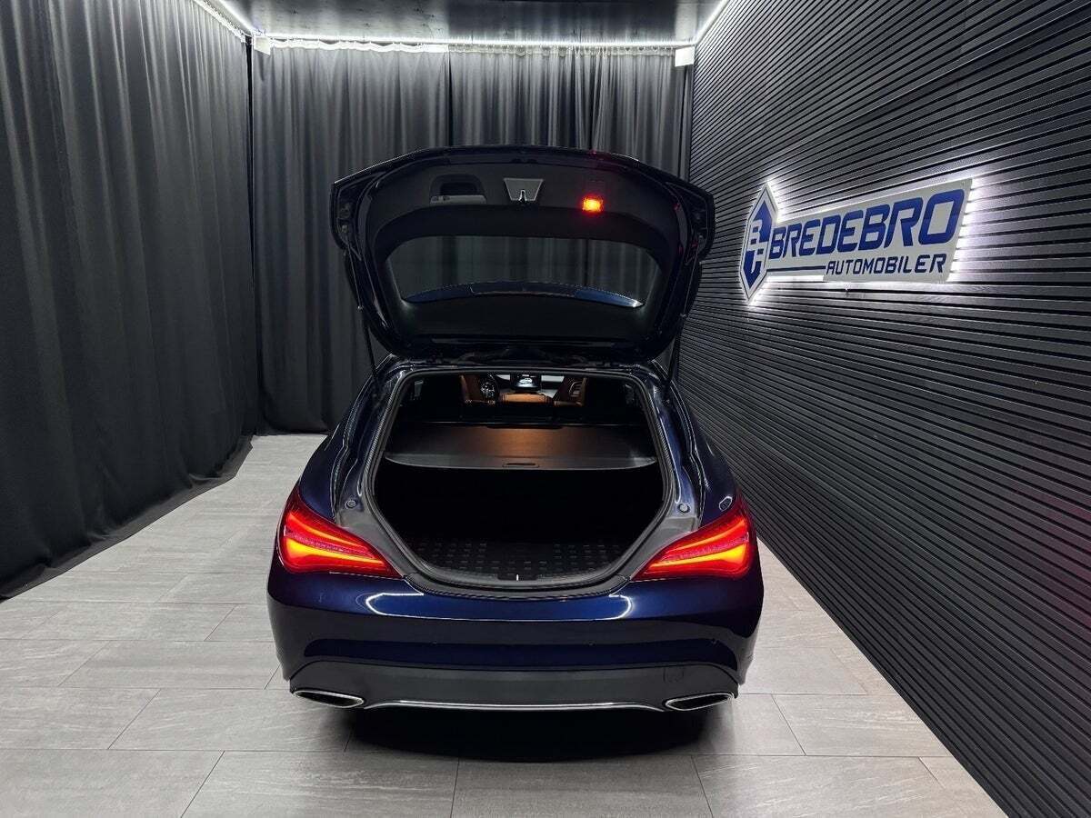 Blå Mercedes CLA200 fra 2018