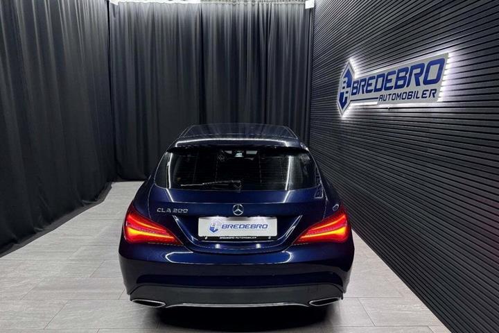 Blå Mercedes CLA200 fra 2018