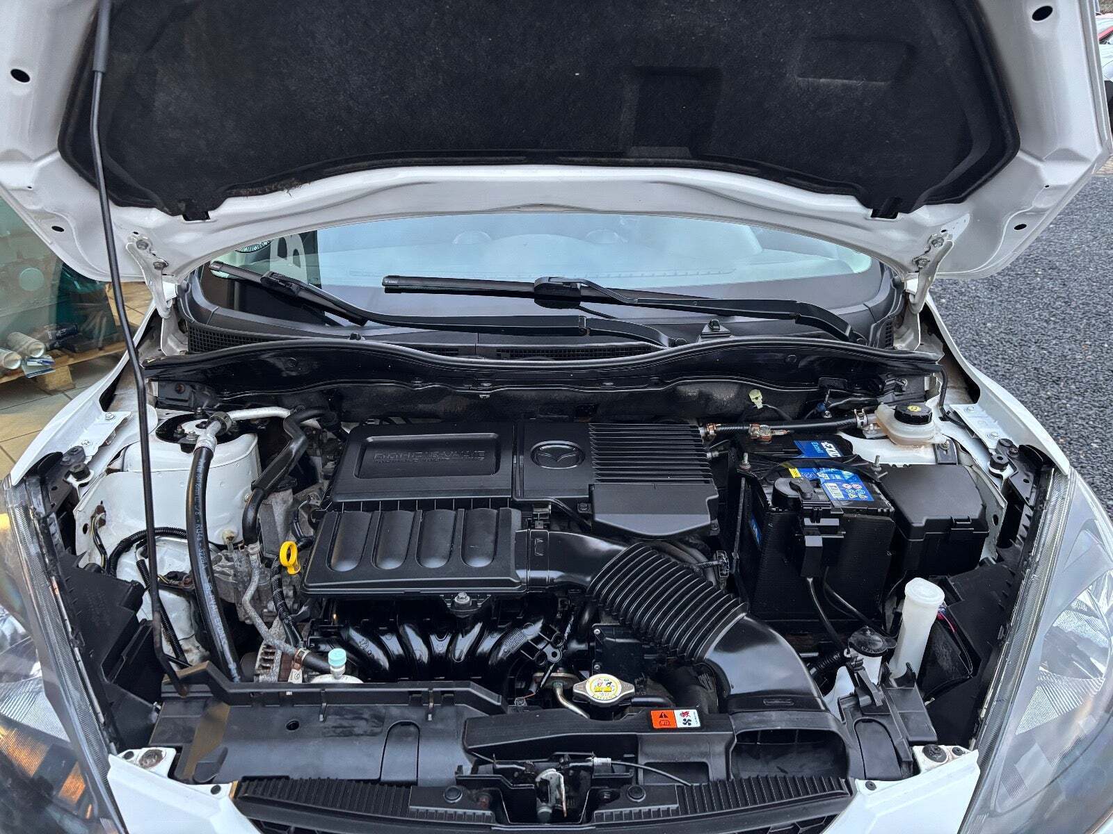 Hvid Mazda 2 fra 2010