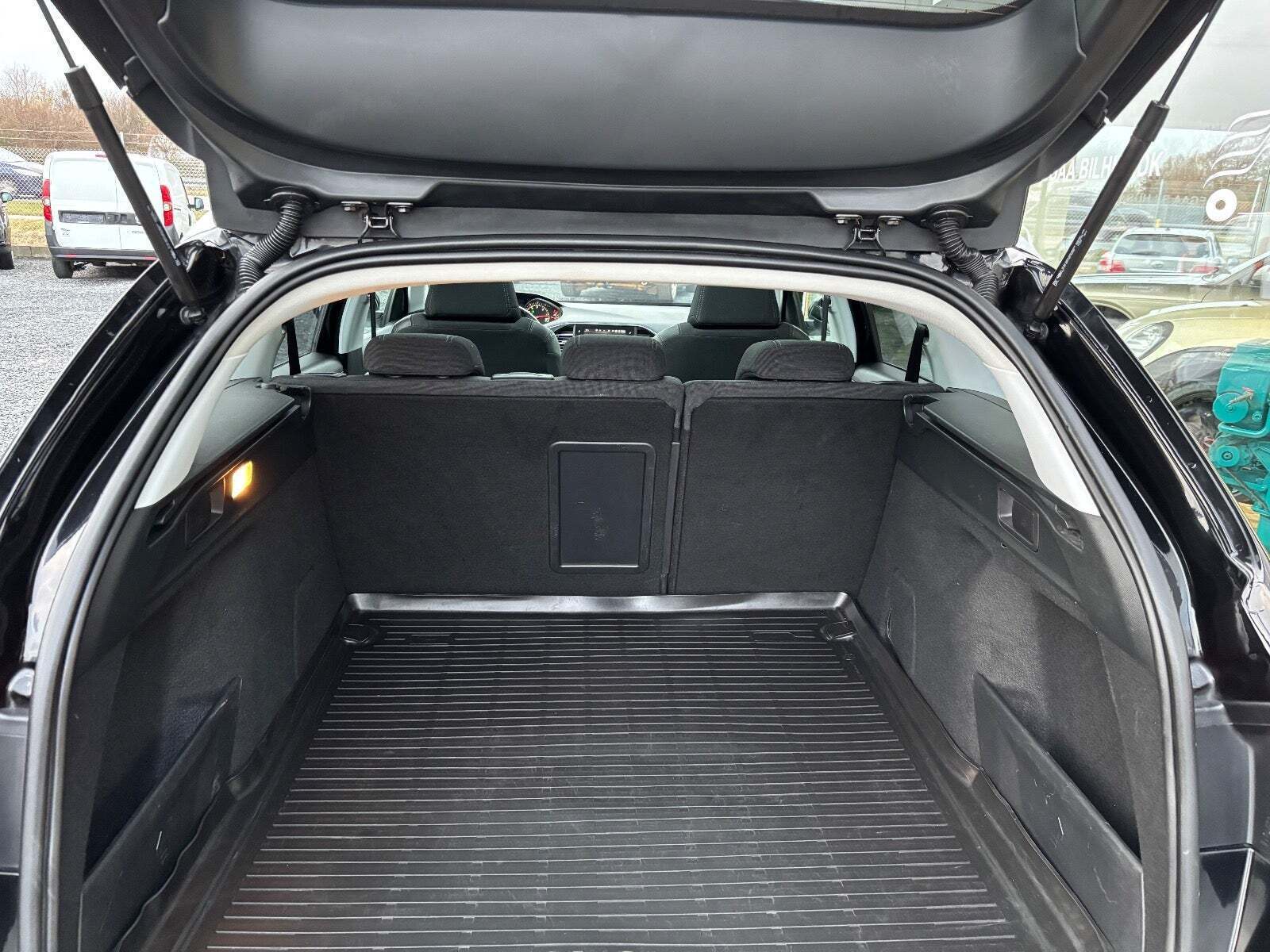 Peugeot 308 1,6 BlueHDi 120 Allure Sky SW