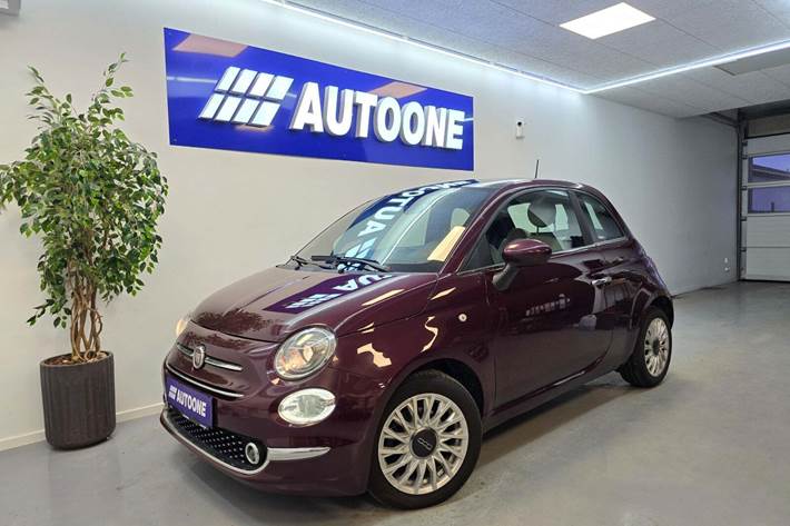 Rød Fiat 500 fra 2021 set udefra