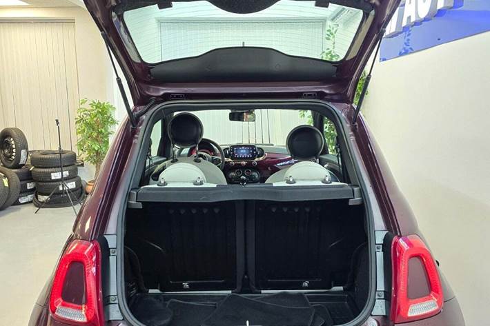 Rød Fiat 500 fra 2021