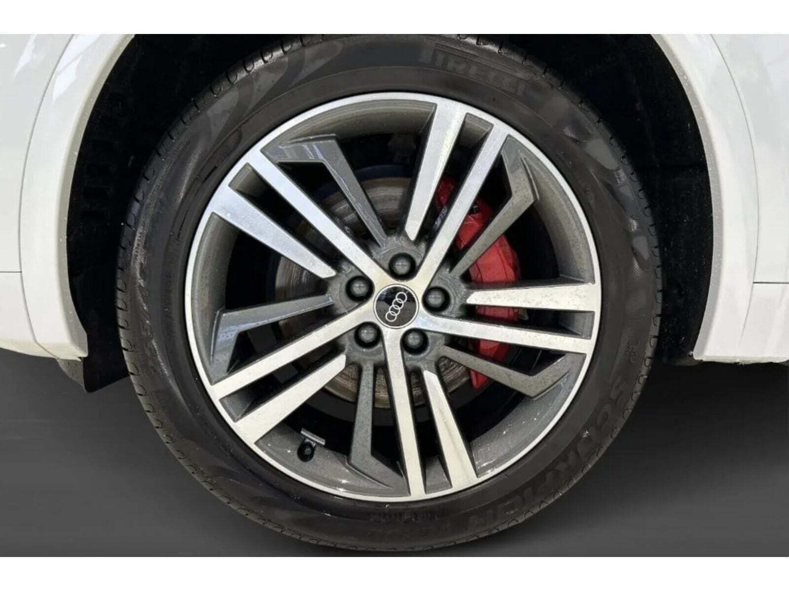 Hvid Audi Q5 fra 2023