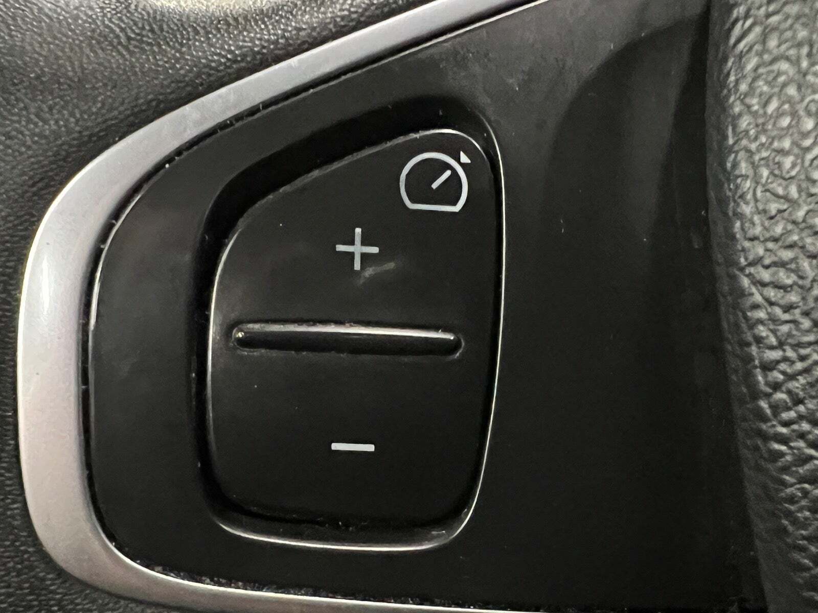 Grå Renault Clio IV fra 2018