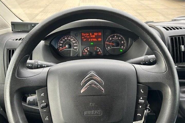 Hvid Citroën Jumper 35+ fra 2021 set indefra