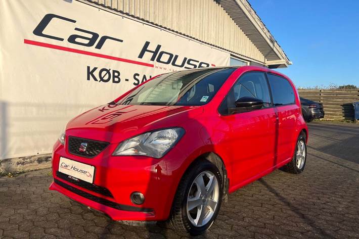 Rød Seat Mii fra 2021 set udefra