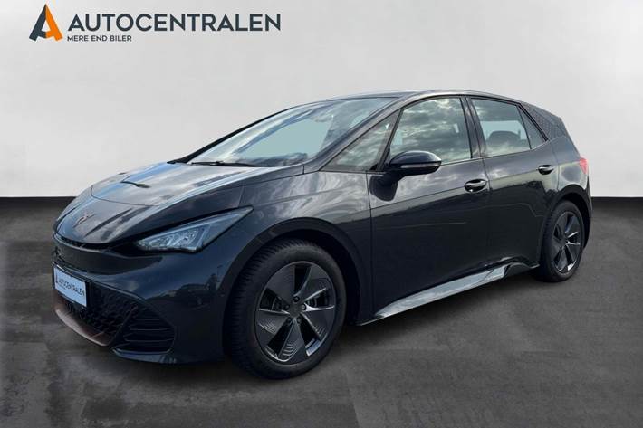 Grå Cupra Born fra 2024 set udefra