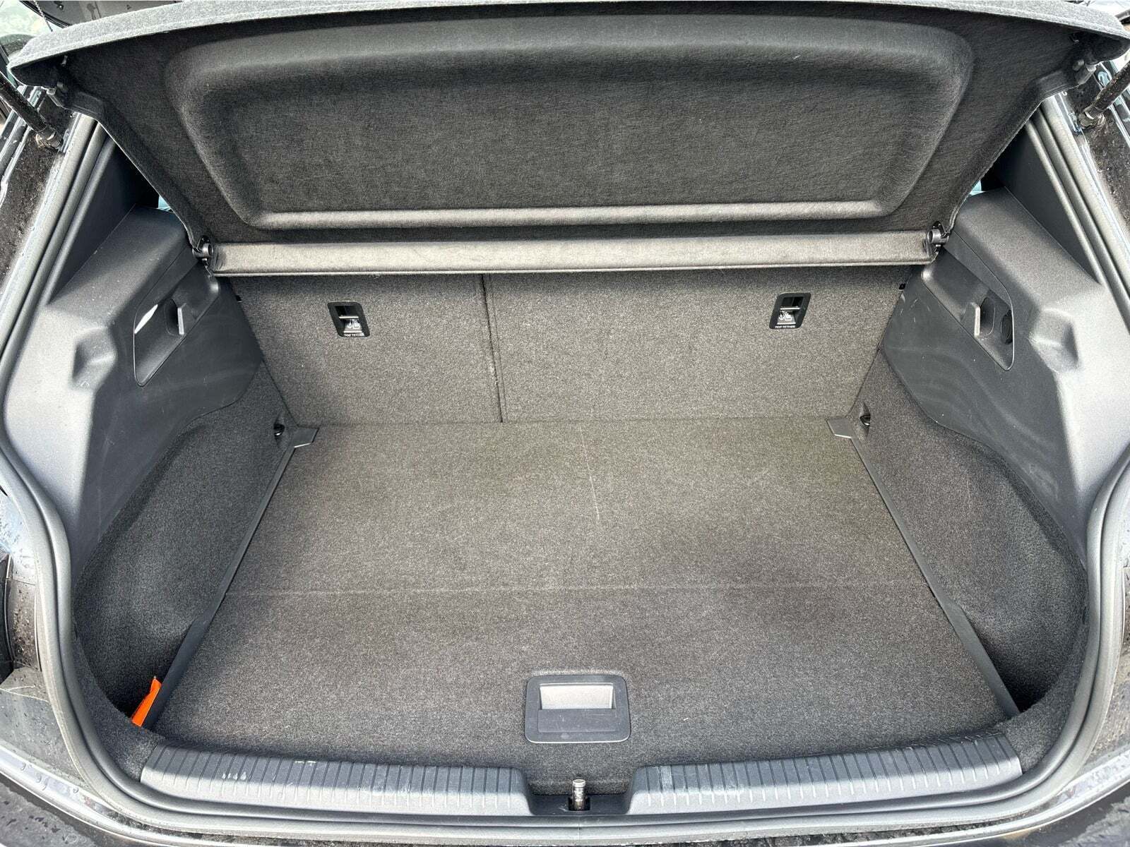 Grå Cupra Born fra 2024