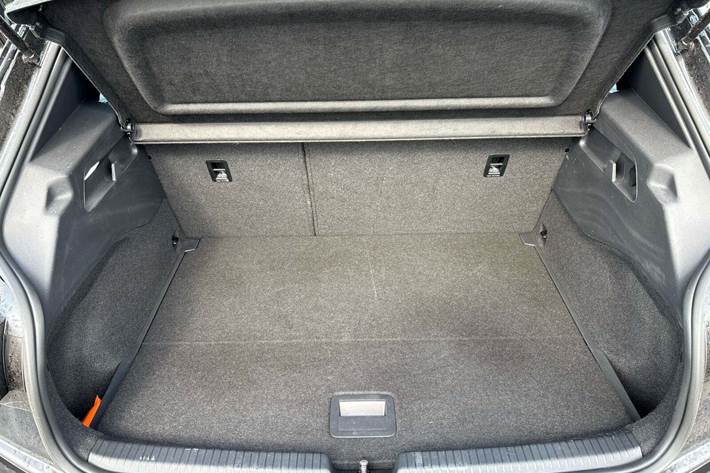 Grå Cupra Born fra 2024