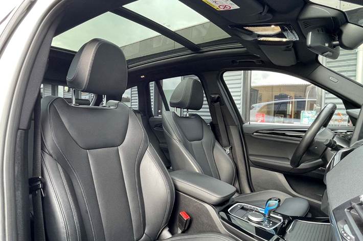 Hvid BMW iX3 fra 2023