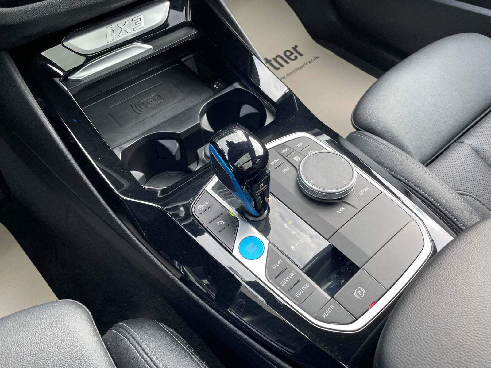 Hvid BMW iX3 fra 2023