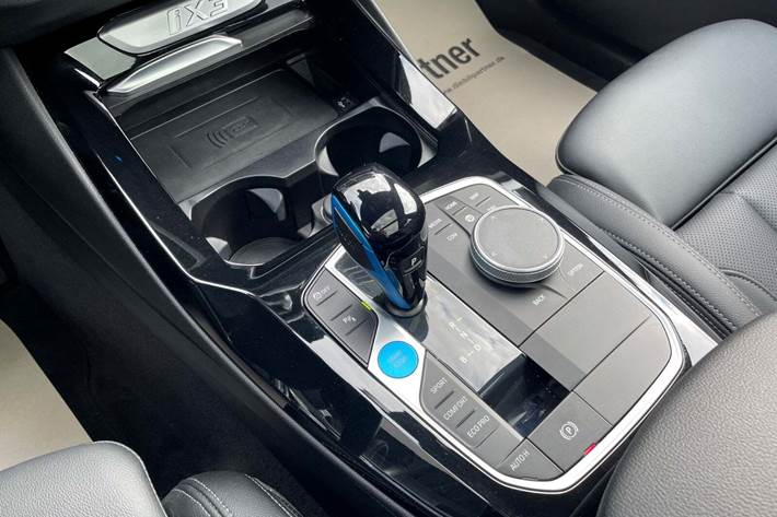 Hvid BMW iX3 fra 2023