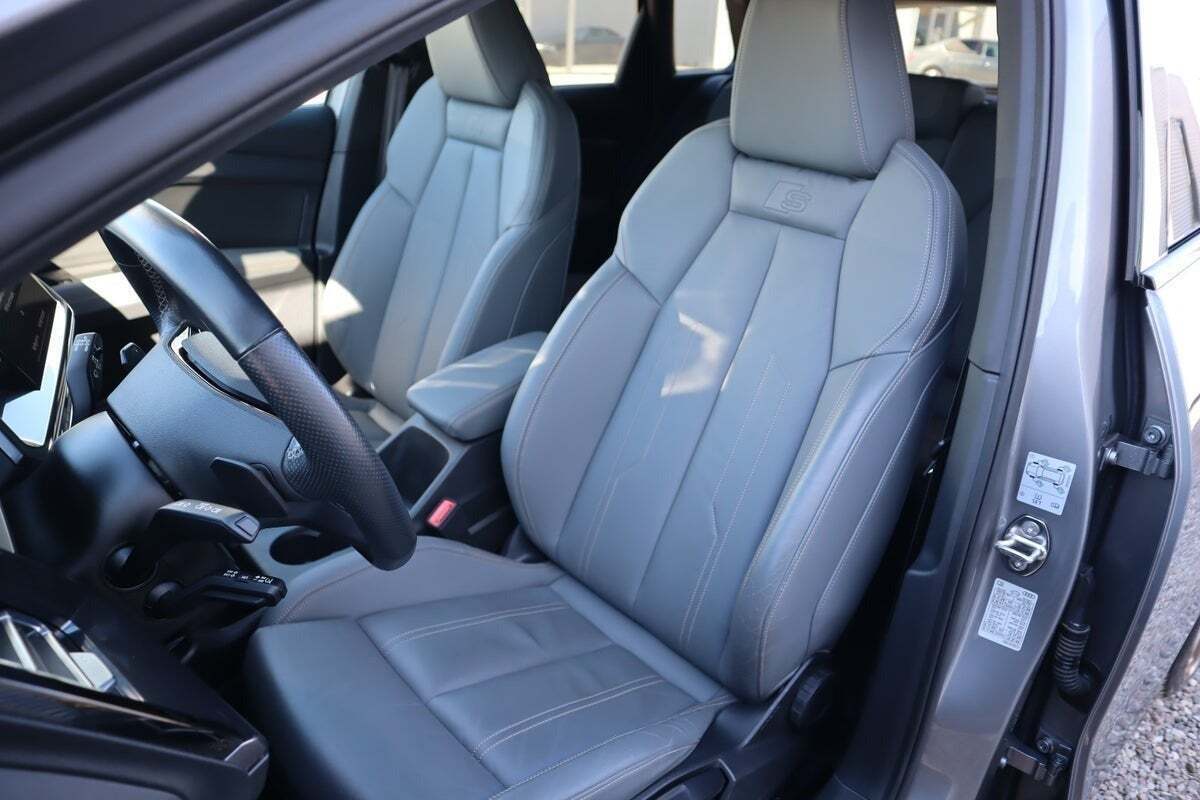 Grå Audi Q4 e-tron fra 2022