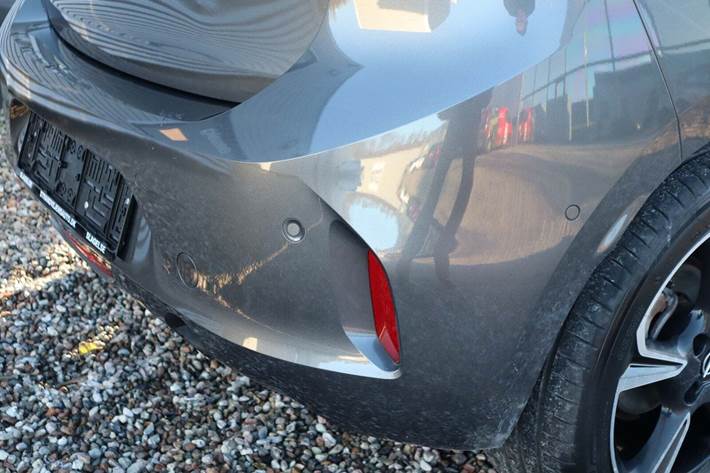 Grå Opel Corsa fra 2020