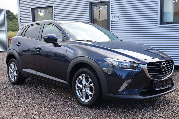 Blå Mazda CX-3 fra 2018 set udefra