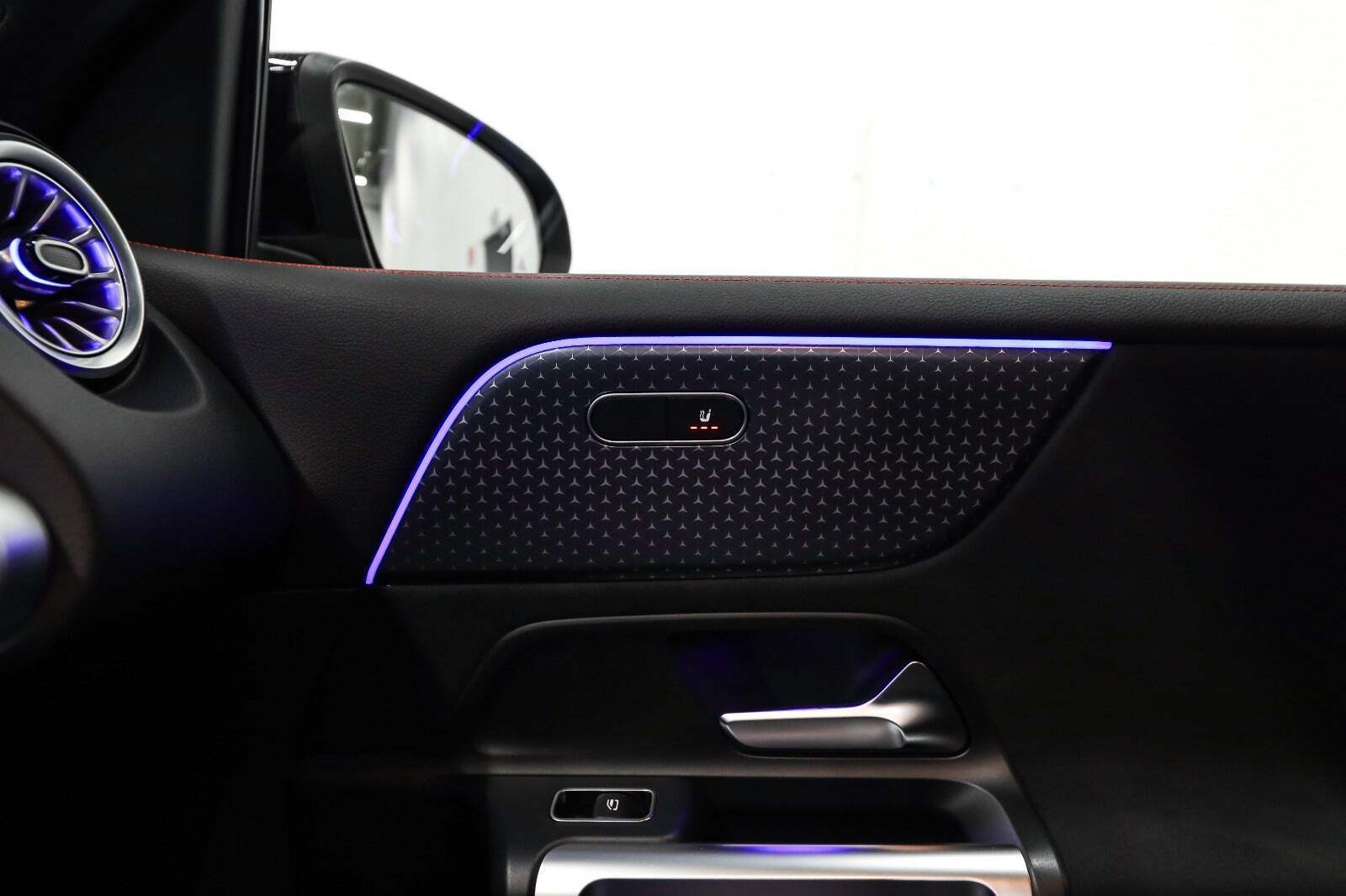 Sort Mercedes EQB250+ fra 2024