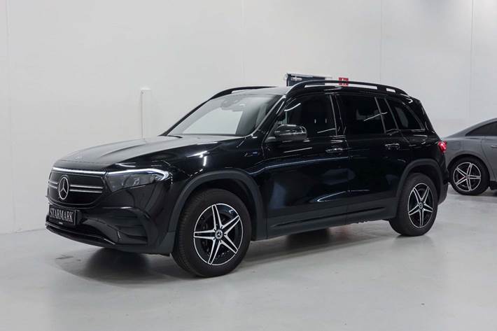 Sort Mercedes EQB350 fra 2022 set udefra