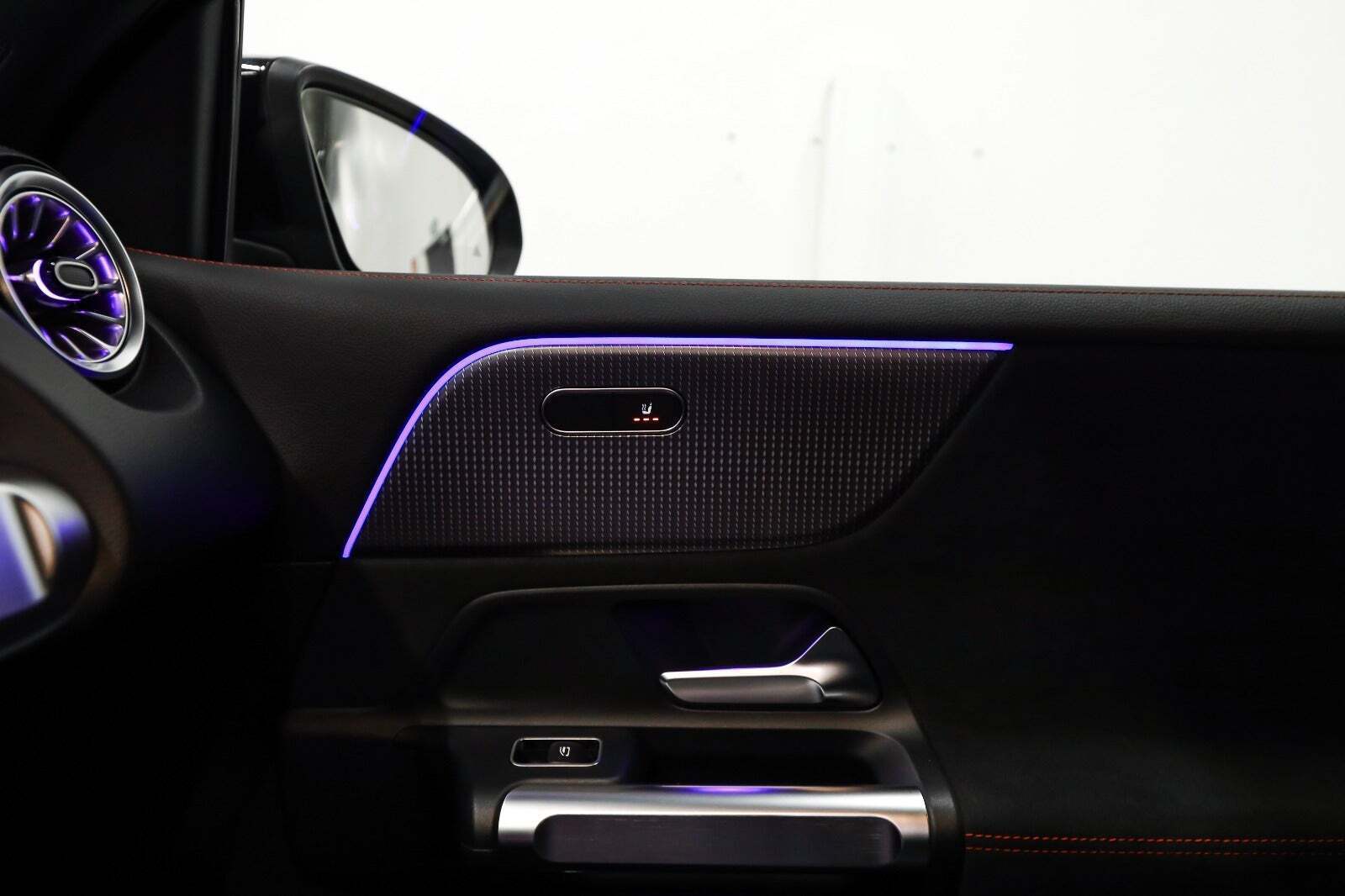 Sort Mercedes EQB350 fra 2022