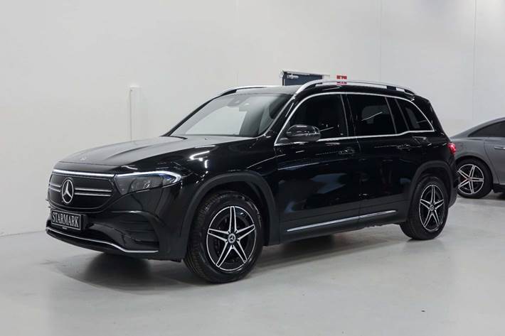 Sort Mercedes EQB250+ fra 2023 set udefra