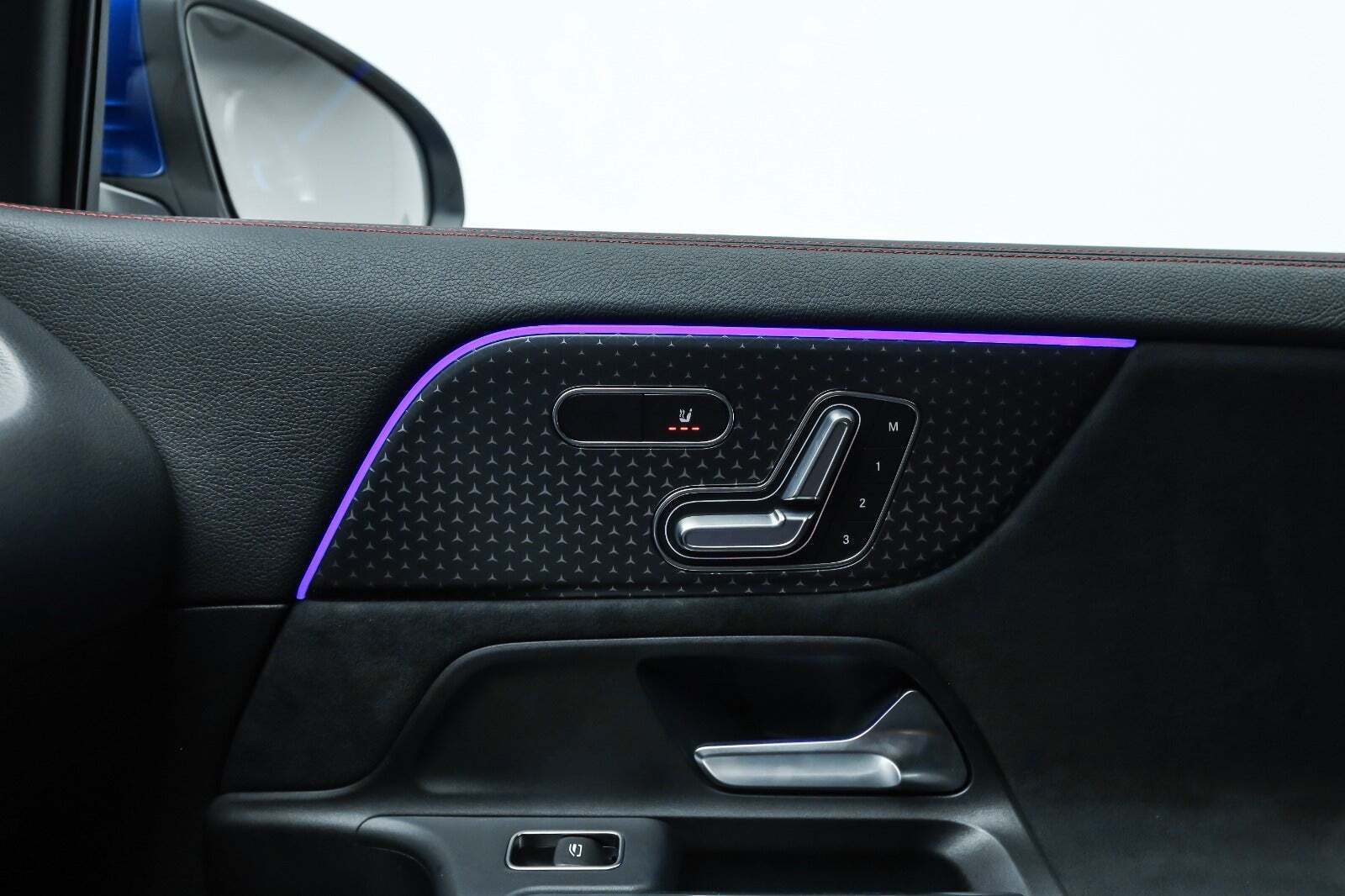 Blå Mercedes EQA250+ fra 2025