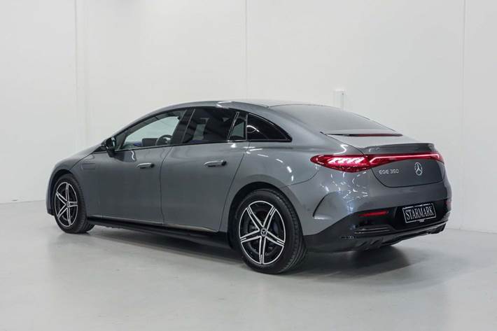 Grå Mercedes EQE350 fra 2024