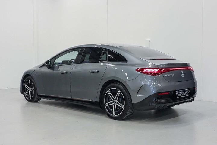 Grå Mercedes EQE350 fra 2024
