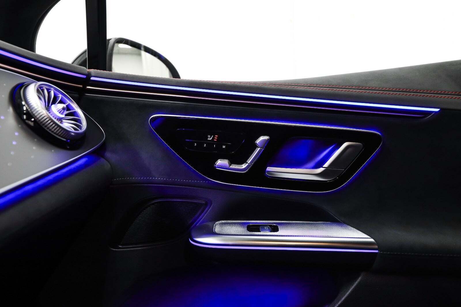 Grå Mercedes EQE350 fra 2024