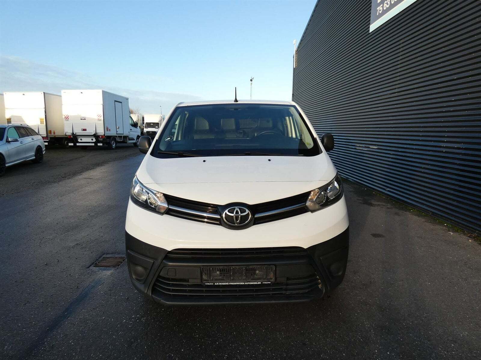 Hvid Toyota ProAce fra 2017