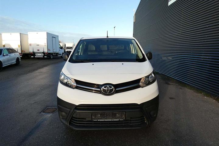 Hvid Toyota ProAce fra 2017