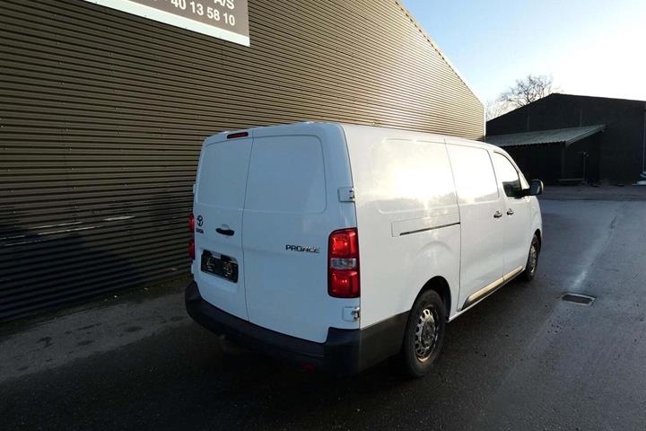 Hvid Toyota ProAce fra 2017