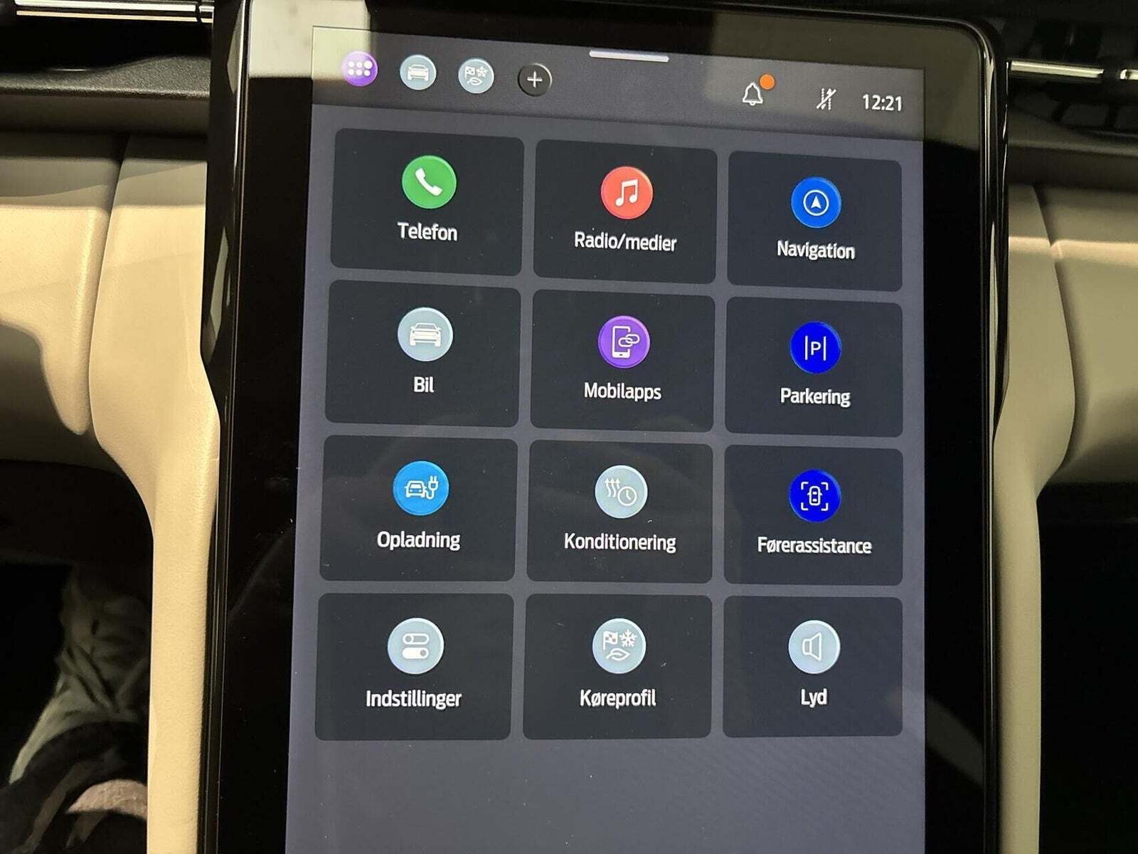 Grå Ford Capri fra 2025