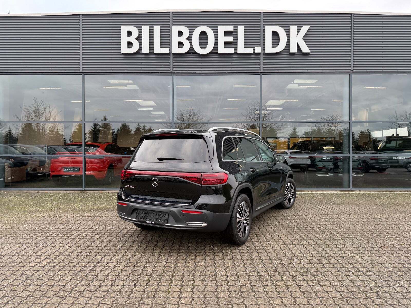 Sort Mercedes EQB250+ fra 2025