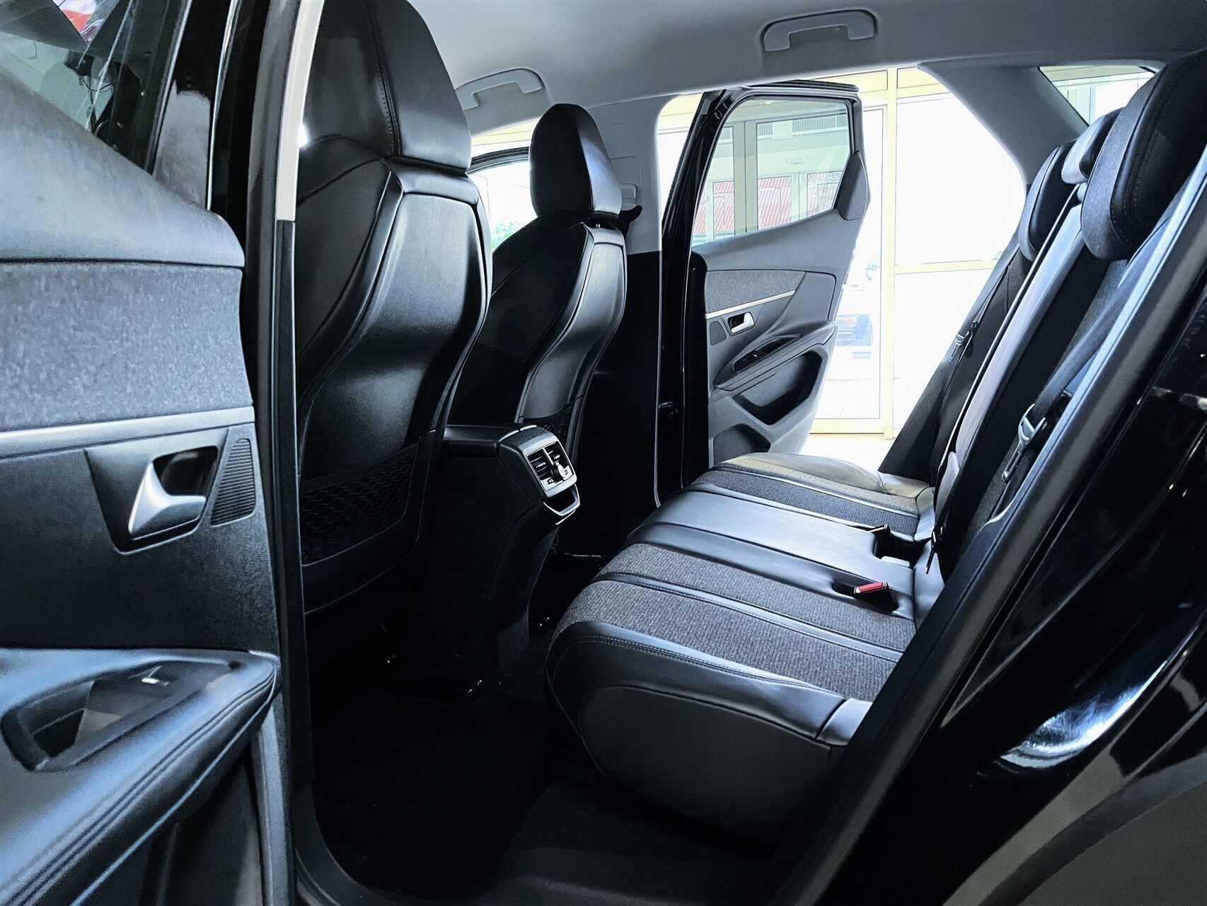 Sort Peugeot 3008 fra 2018
