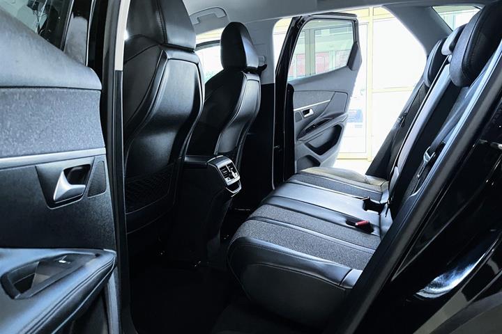 Sort Peugeot 3008 fra 2018