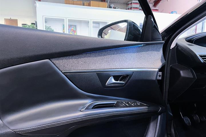 Sort Peugeot 3008 fra 2018