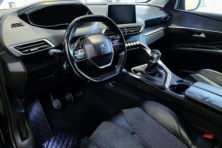 Sort Peugeot 3008 fra 2018